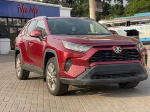 Toyota RAV4 XLE AWD 2019 Red
