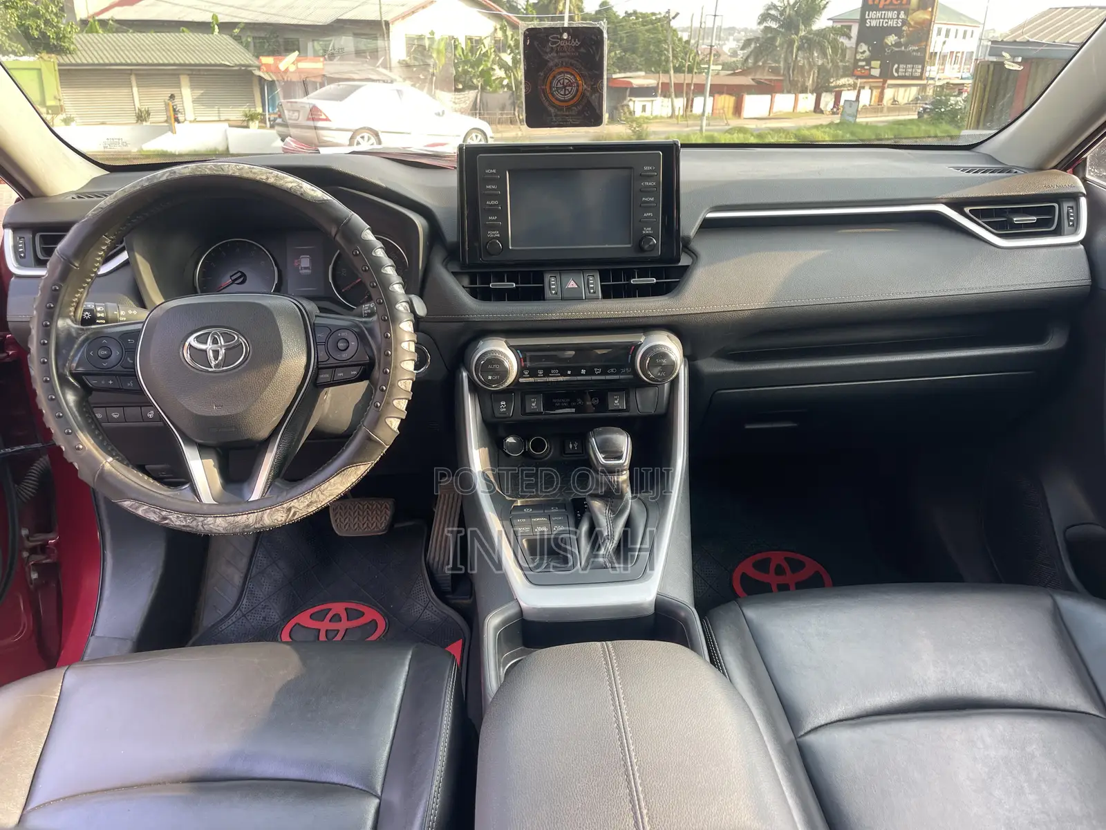 Toyota RAV4 XLE AWD 2019 Red