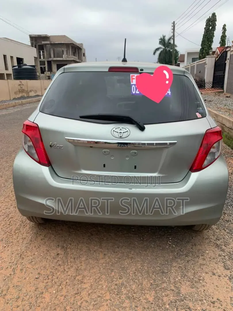 Toyota Vitz 2012 Gray