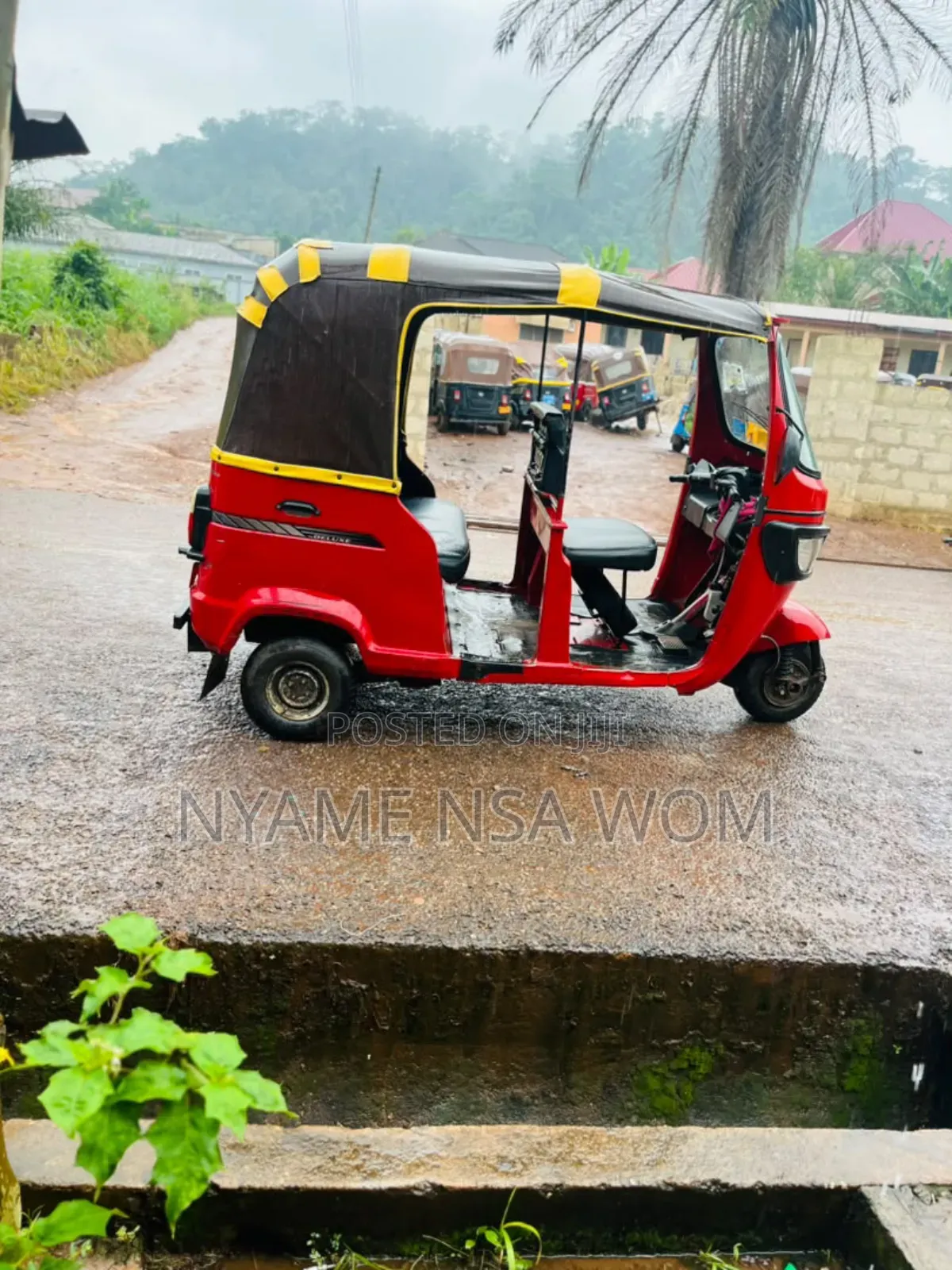 TVS King Cargo 2025 Red