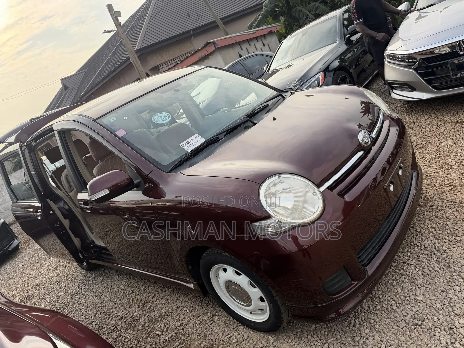 Toyota Sienta 1.5 FWD 2012 Burgundy