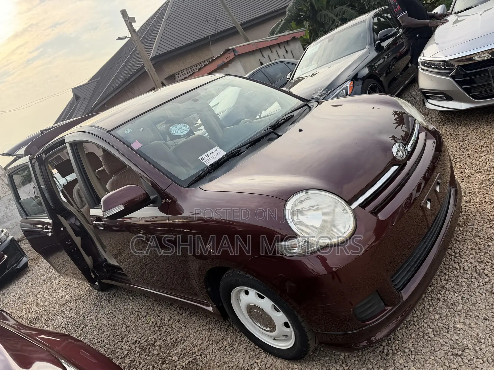 Toyota Sienta 1.5 FWD 2012 Burgundy