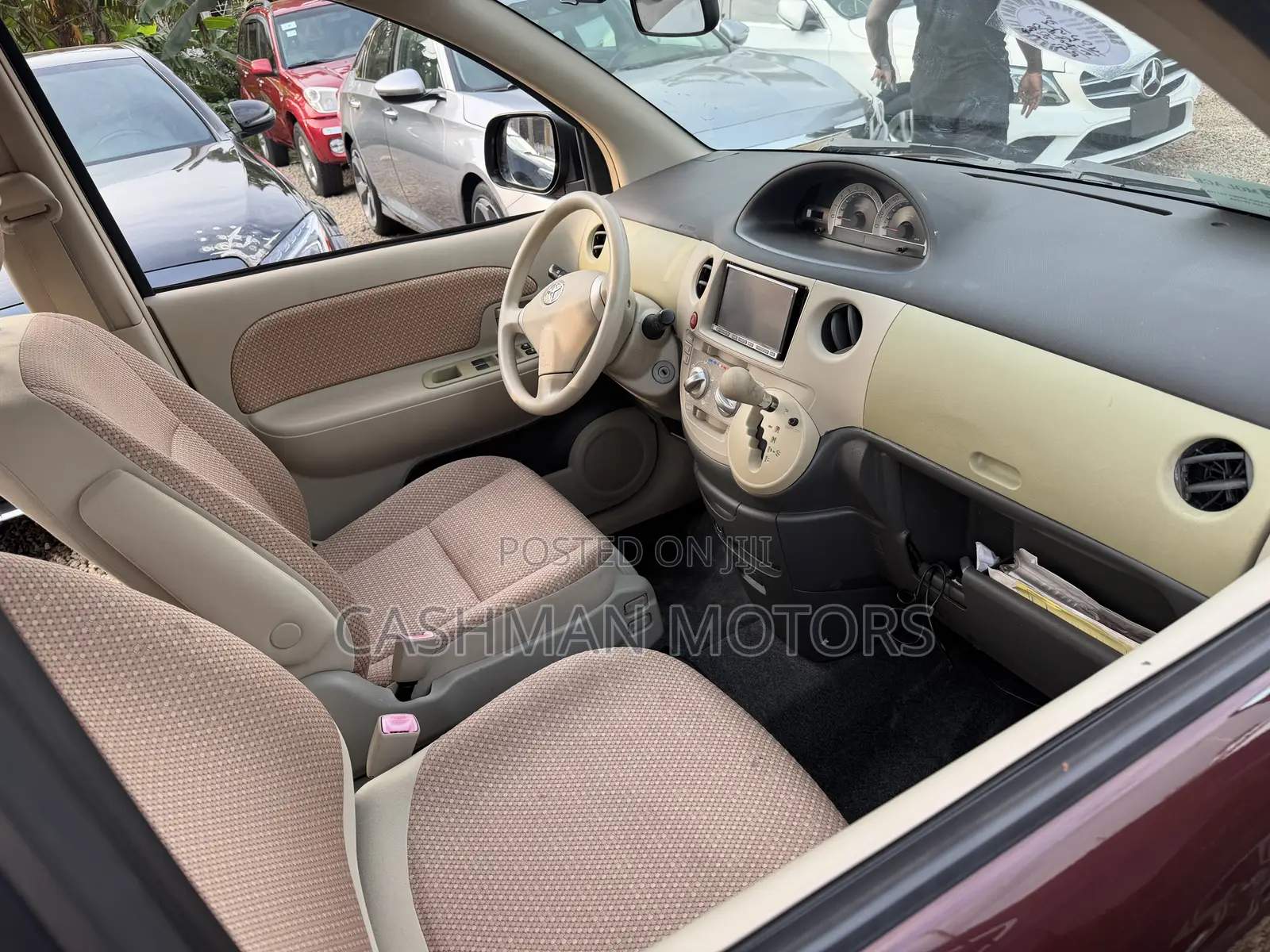 Toyota Sienta 1.5 FWD 2012 Burgundy