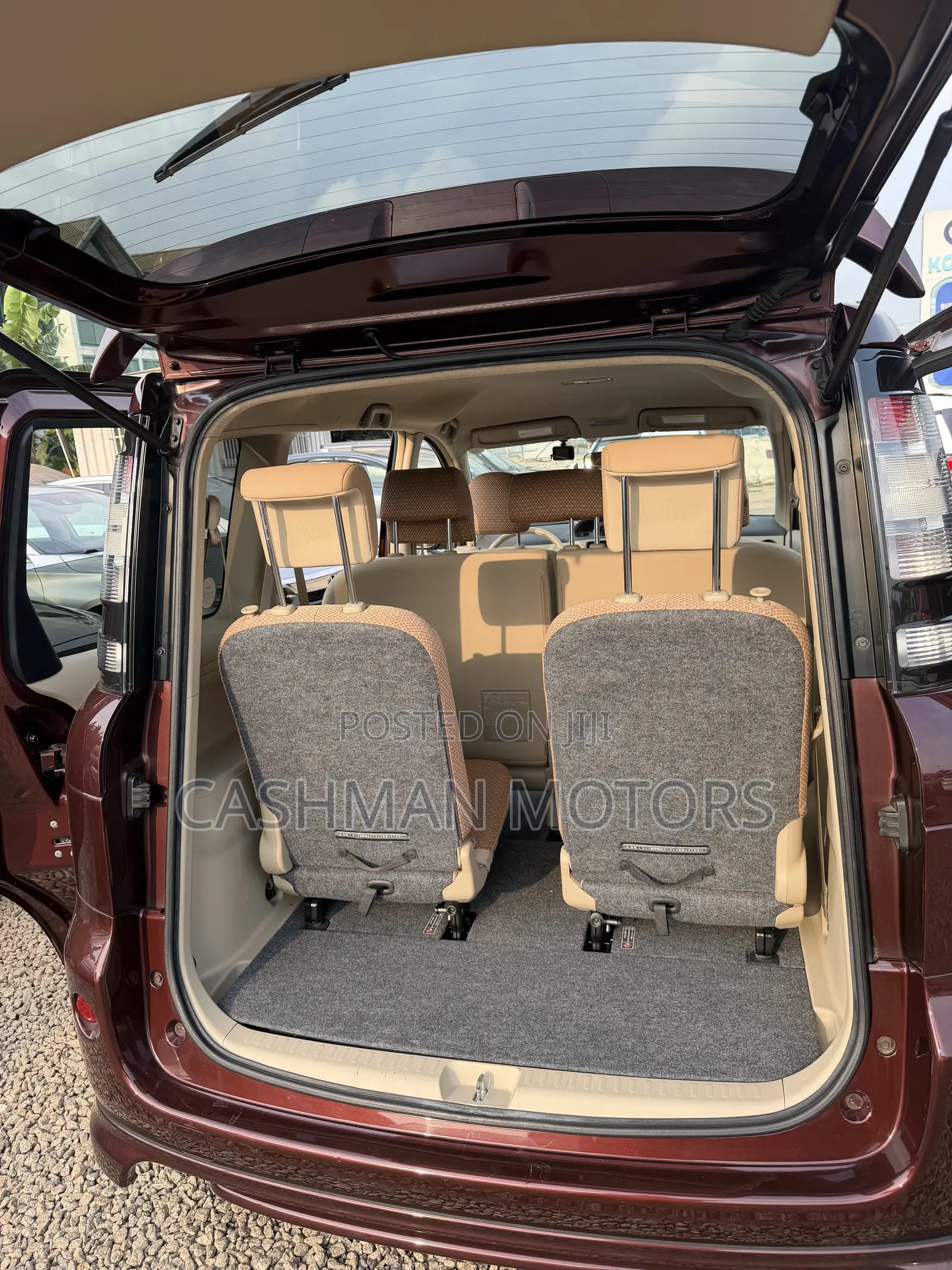 Toyota Sienta 1.5 FWD 2012 Burgundy