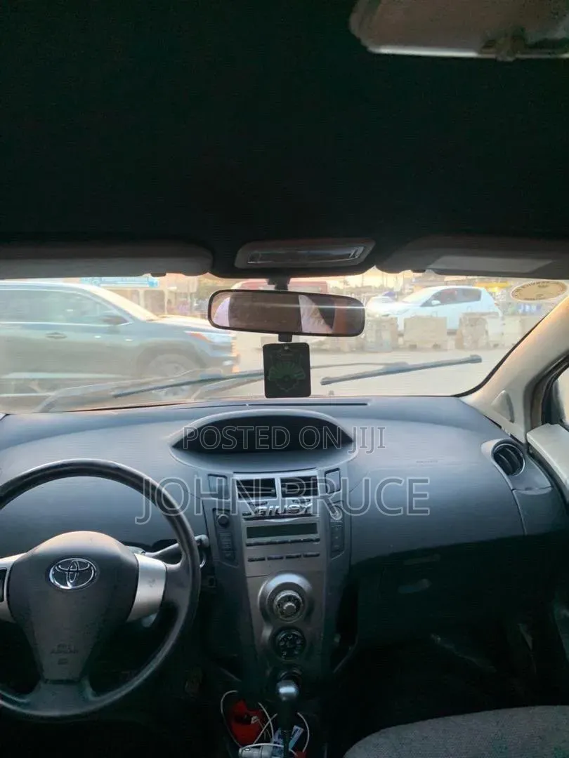 Toyota Vitz 2010 Blue