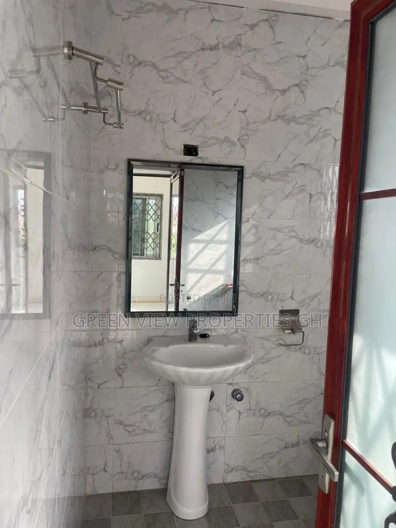 2bdrm Apartment in West Hills Mall Area for rent