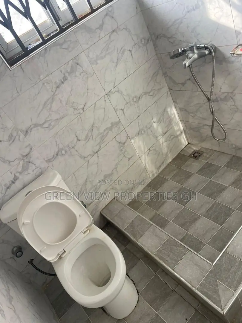 2bdrm Apartment in West Hills Mall Area for rent