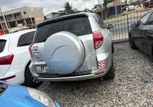 Toyota RAV4 2011 Silver