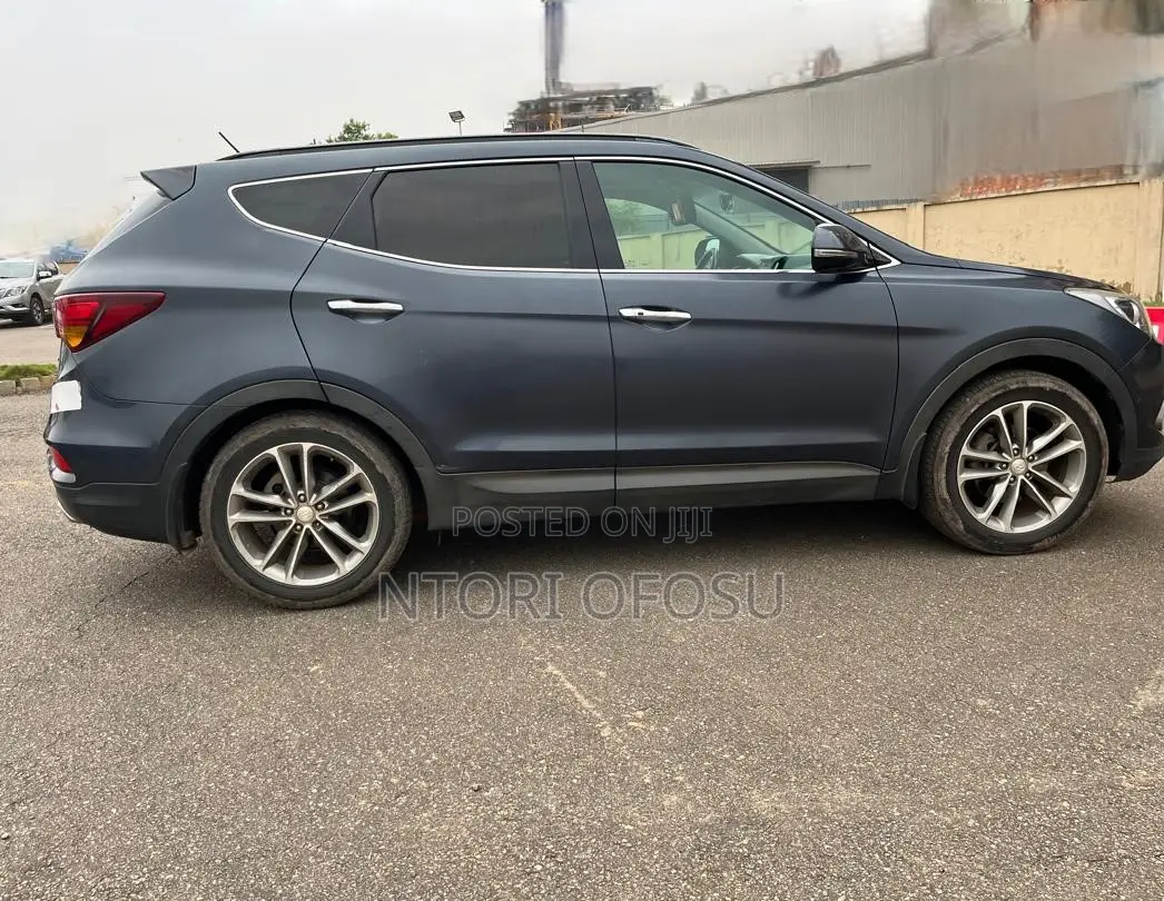 Hyundai Santa Fe 2017 Blue