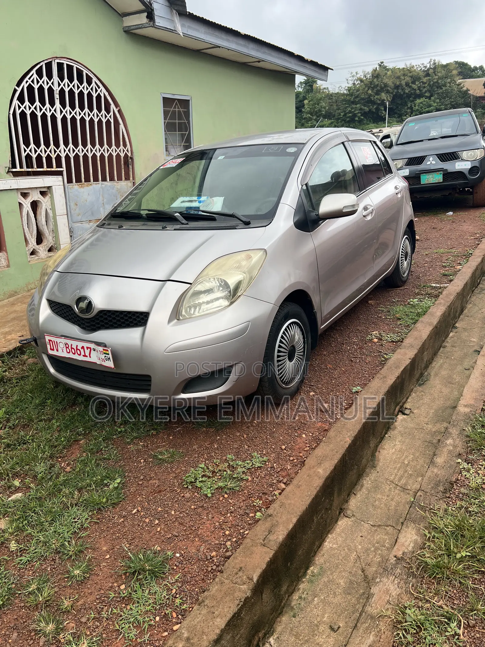 Toyota Vitz 2010 Gray