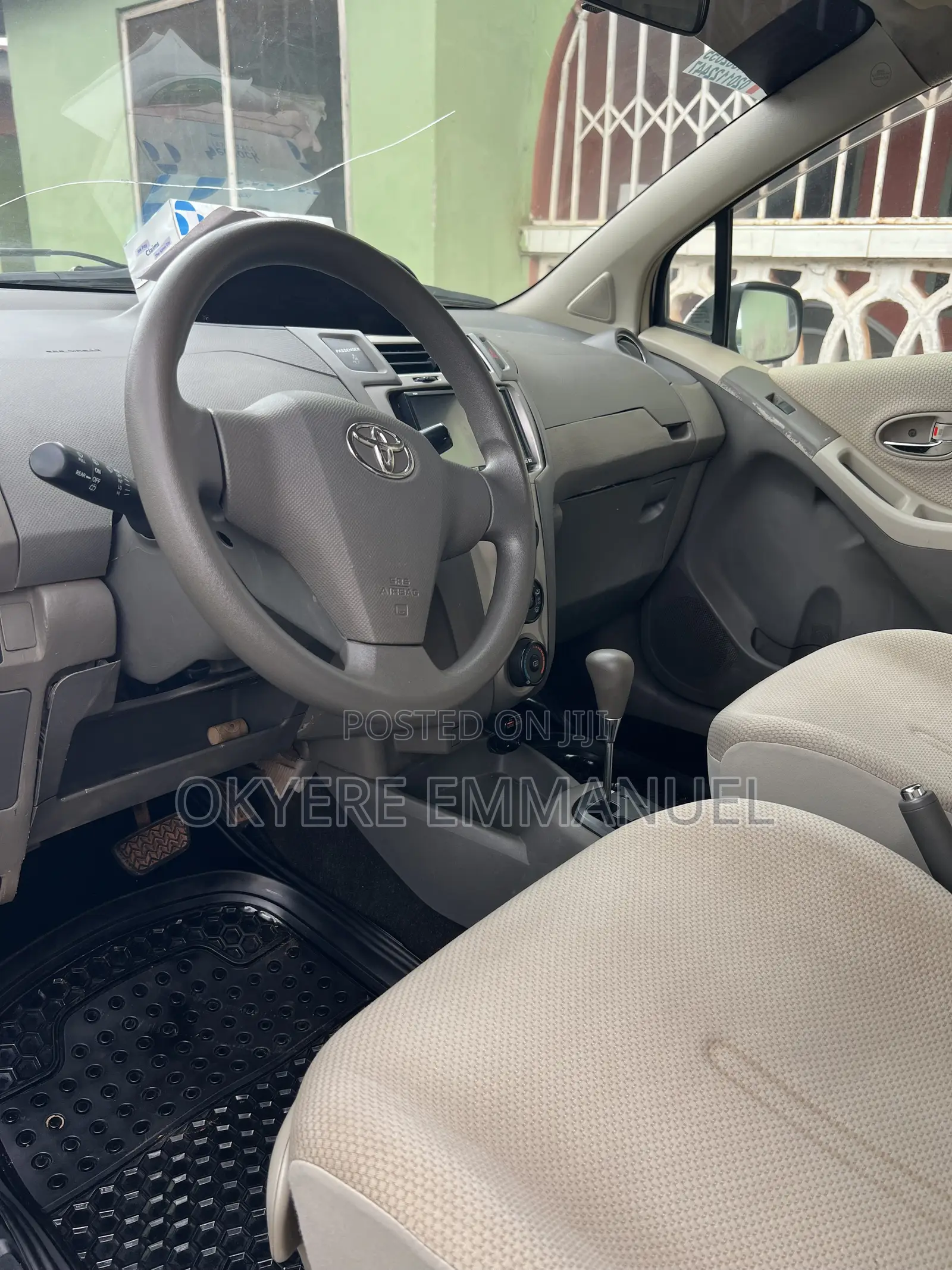 Toyota Vitz 2010 Gray