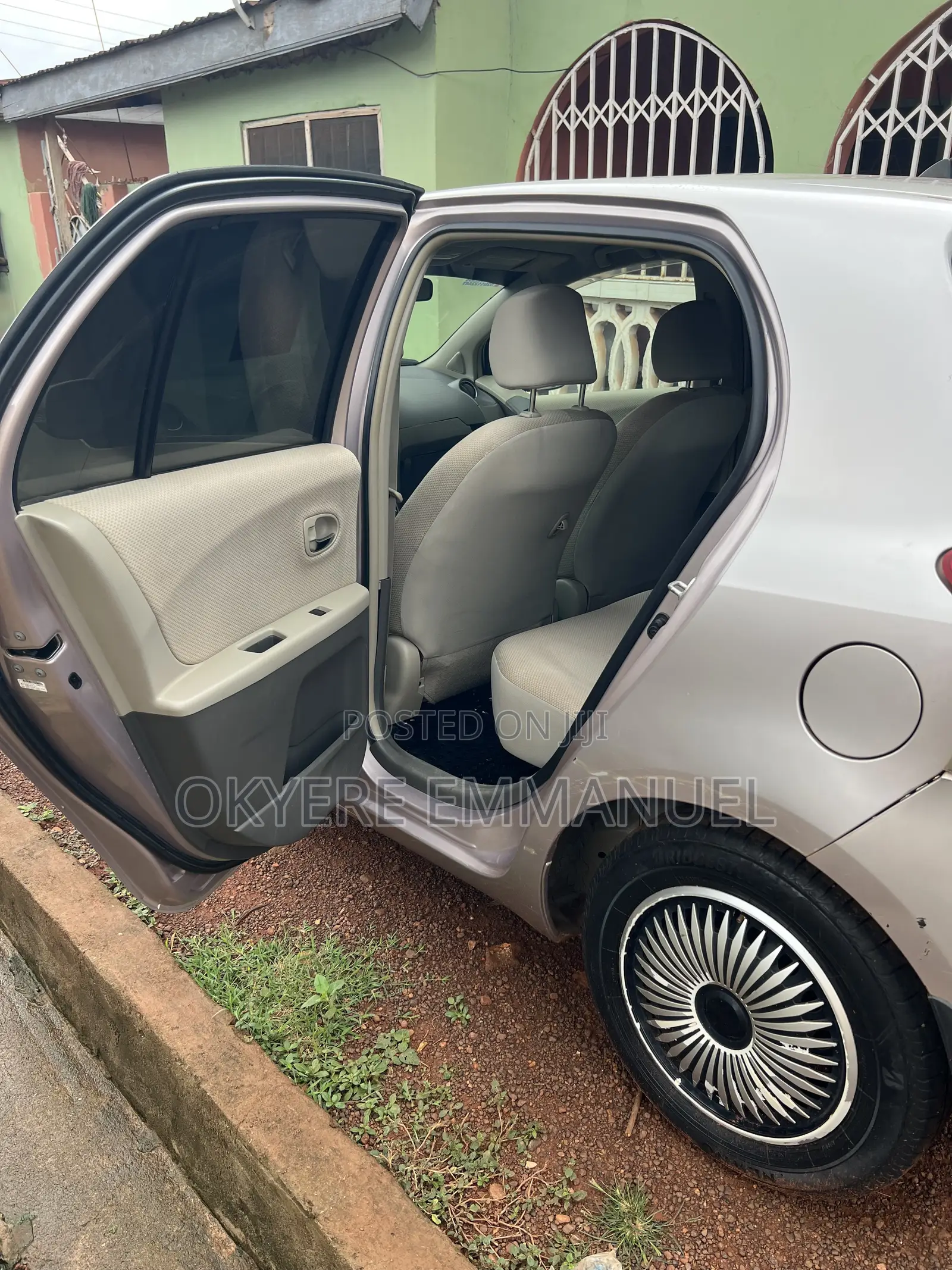 Toyota Vitz 2010 Gray