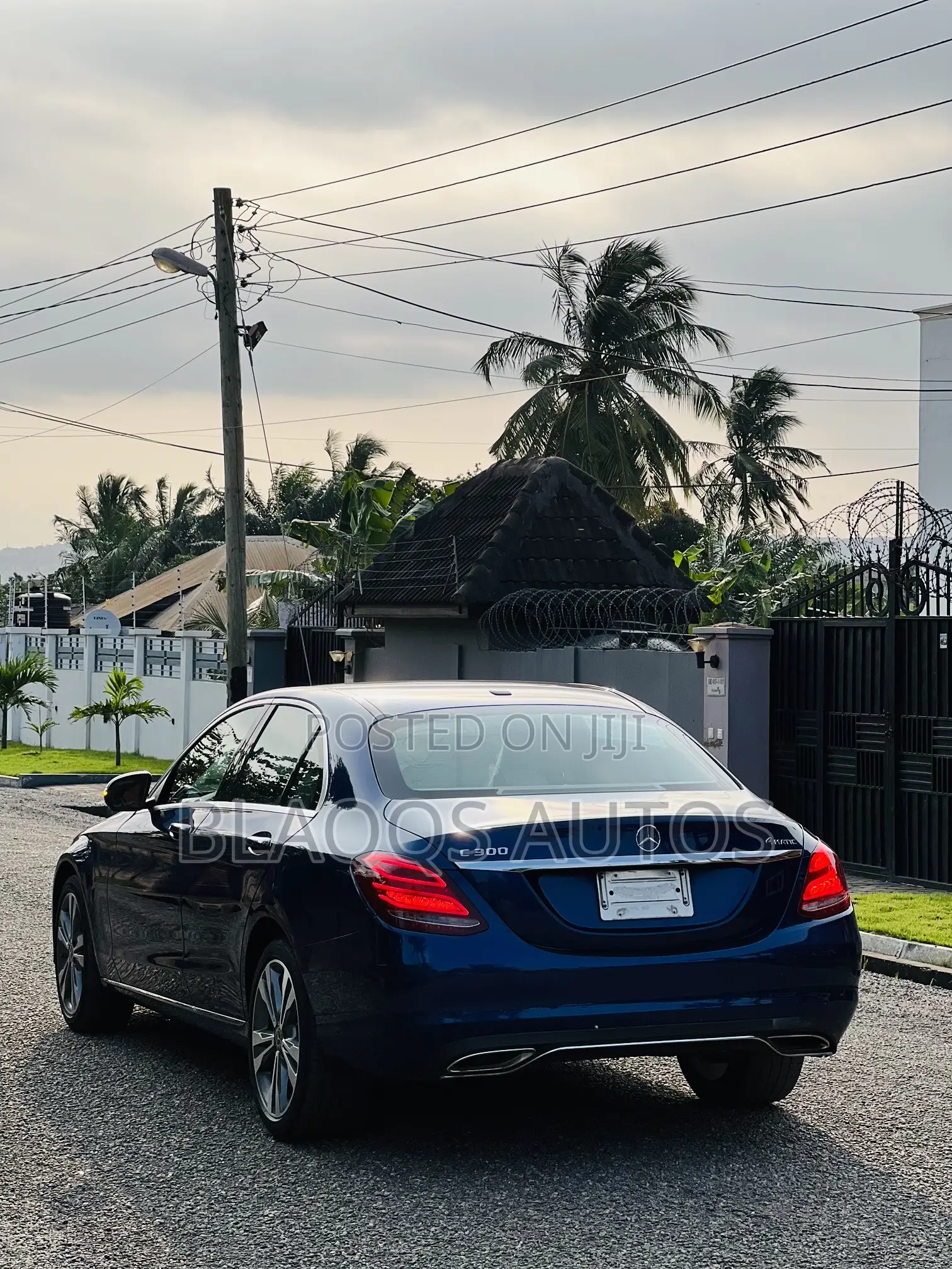 Mercedes-Benz C300 2017 Blue