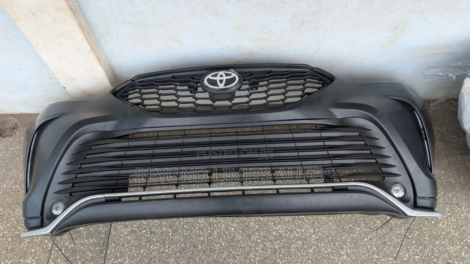 Toyota Highlander 2019,2020,2021,2022,2023 Complete Front Bumper SE