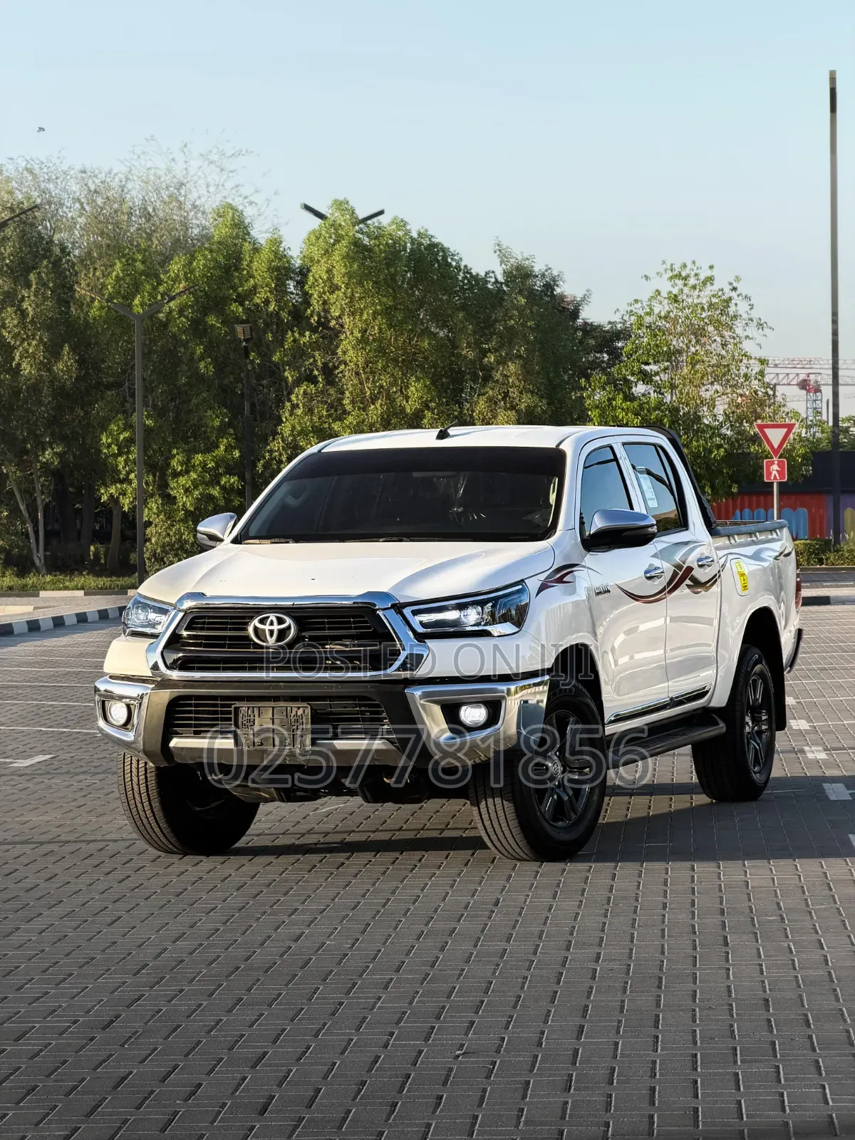 Toyota Hilux 2025 White