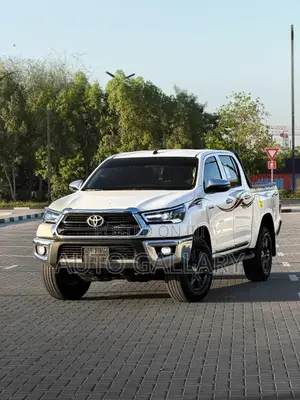 Toyota Hilux 2025 White