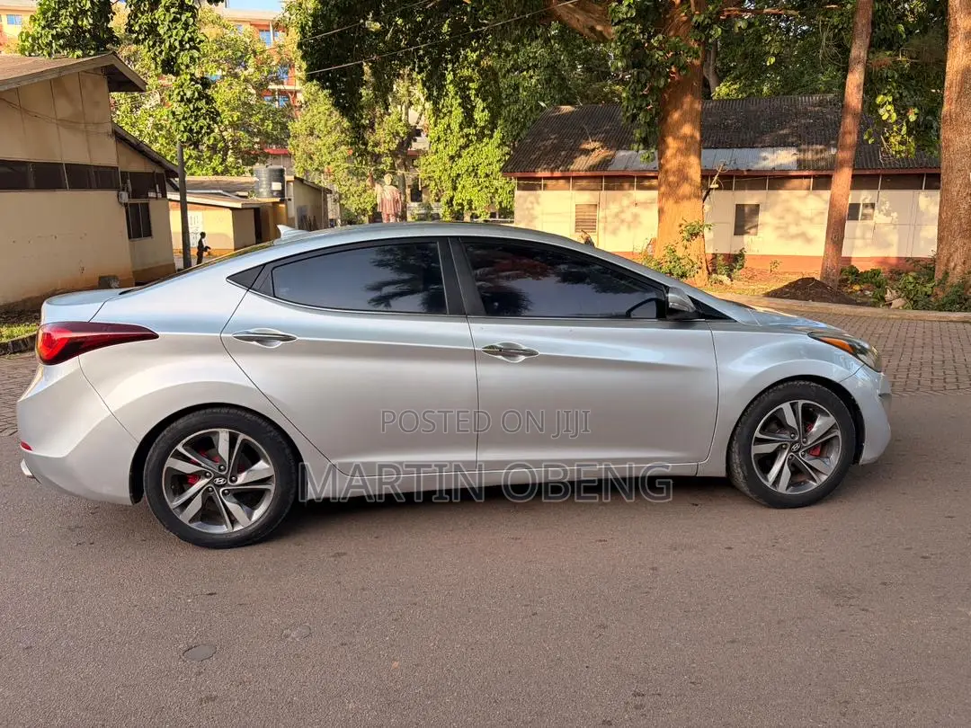 Hyundai Elantra Limited 4dr Sedan (1.8L 4cyl 6A) 2014 Silver