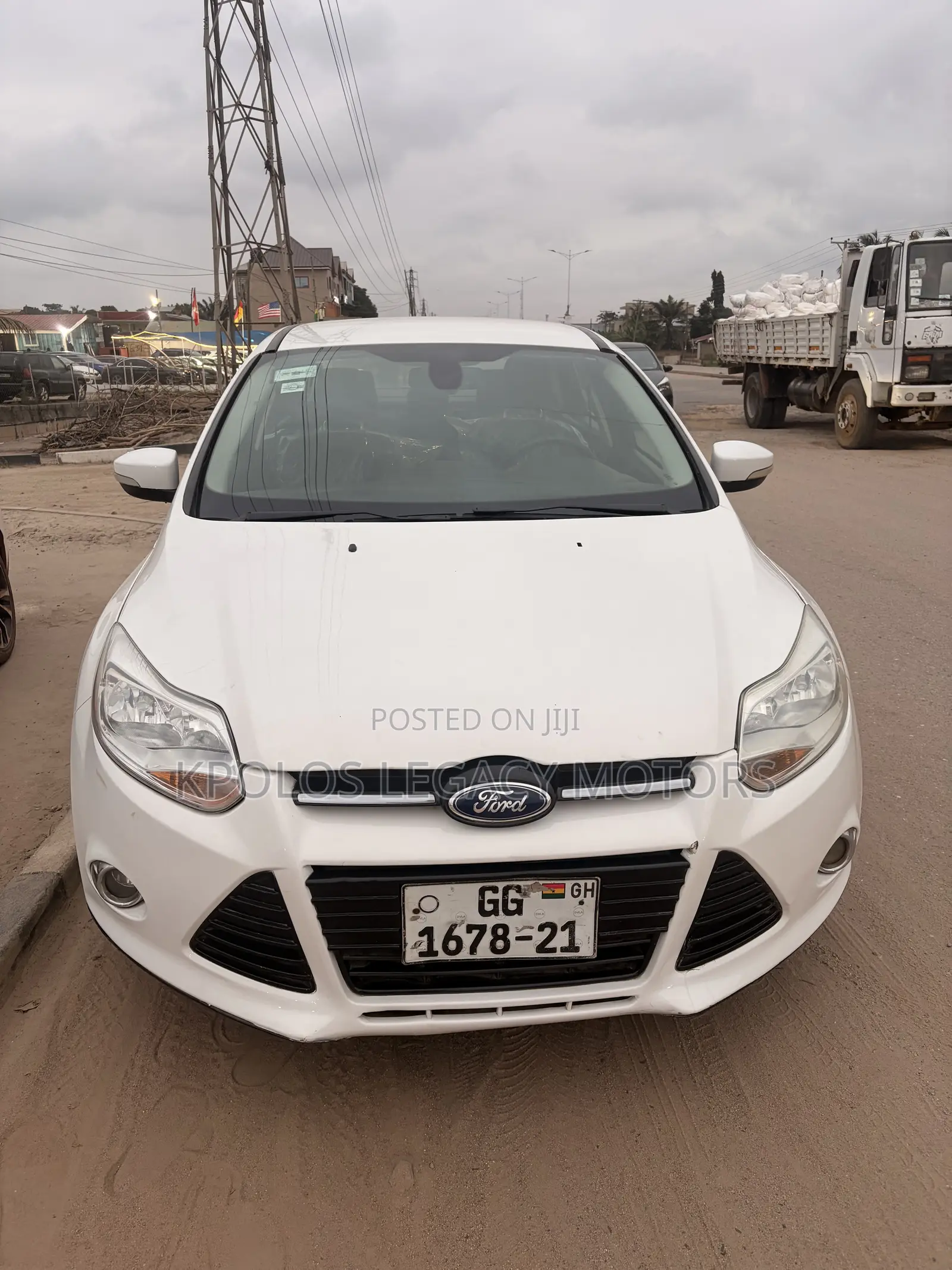 Ford Focus SE Sedan FWD (2.0L 4cyl 5M) 2012 White