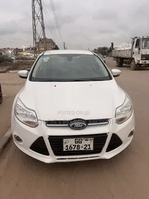 Ford Focus SE Sedan FWD (2.0L 4cyl 5M) 2012 White
