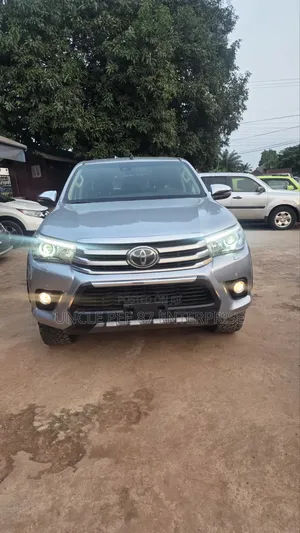 Toyota Hilux 2018 Silver