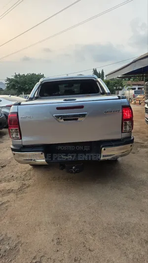 Toyota Hilux 2018 Silver