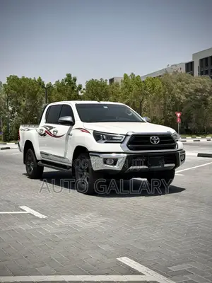 Toyota Hilux 2025 White