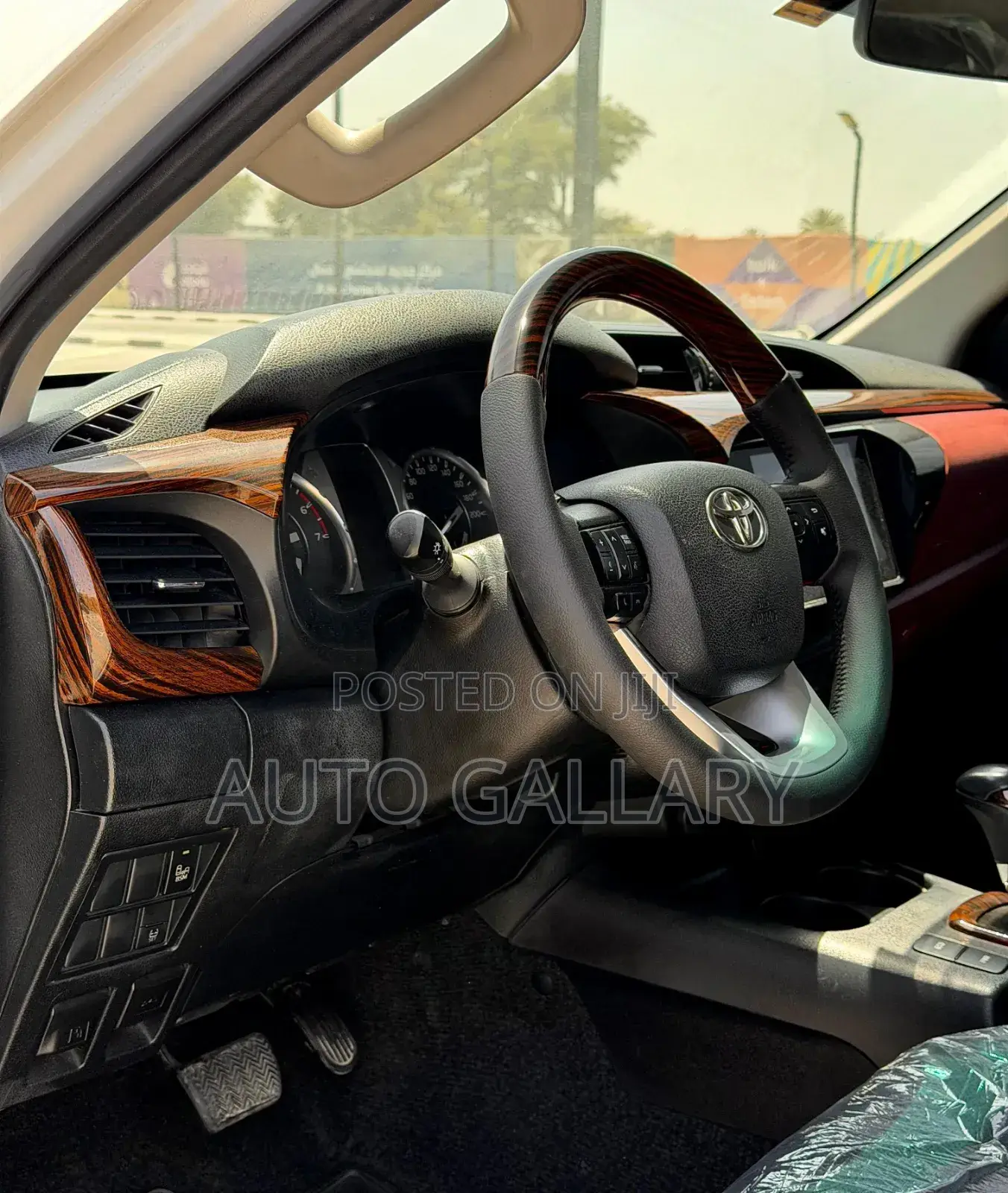 Toyota Hilux 2025 White