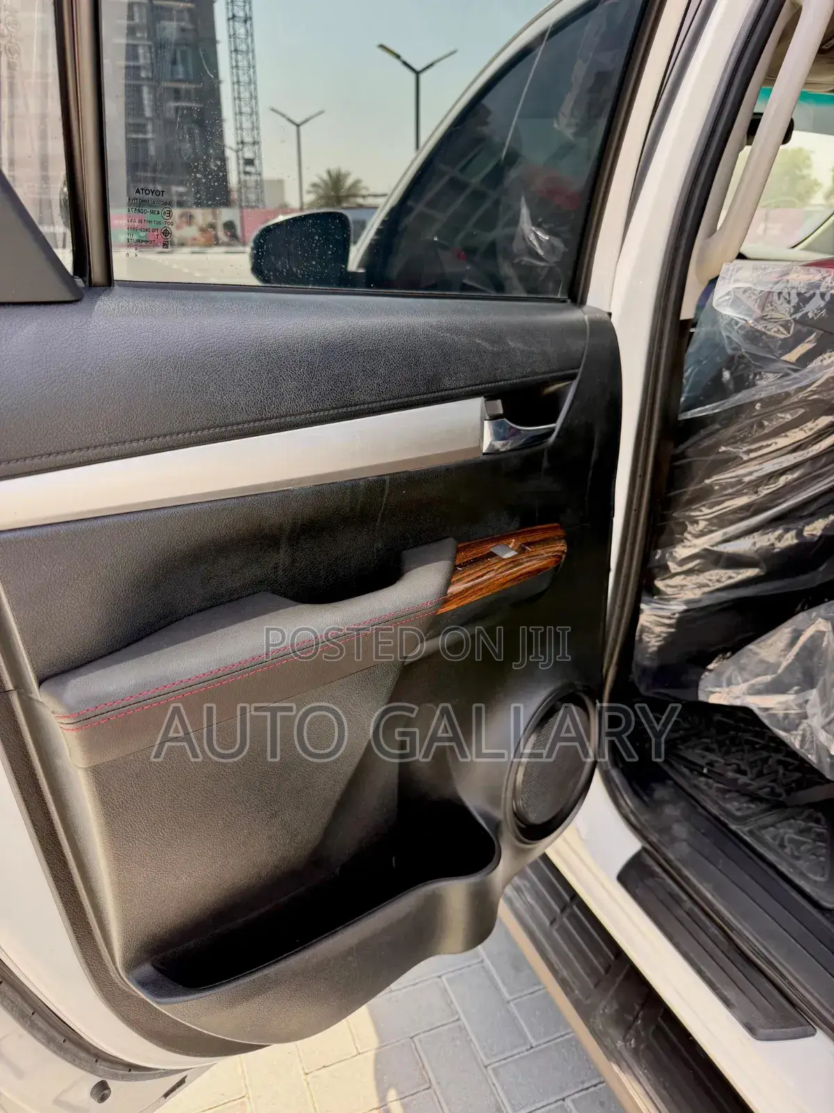 Toyota Hilux 2025 White