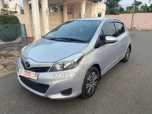 Toyota Vitz 2013 Silver