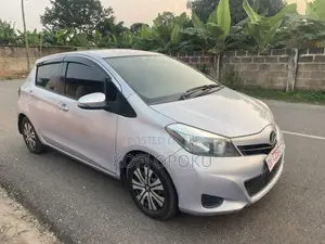 Toyota Vitz 2013 Silver
