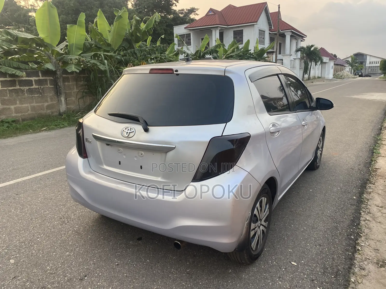 Toyota Vitz 2013 Silver