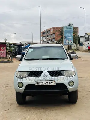 Mitsubishi L200 2009 Gray