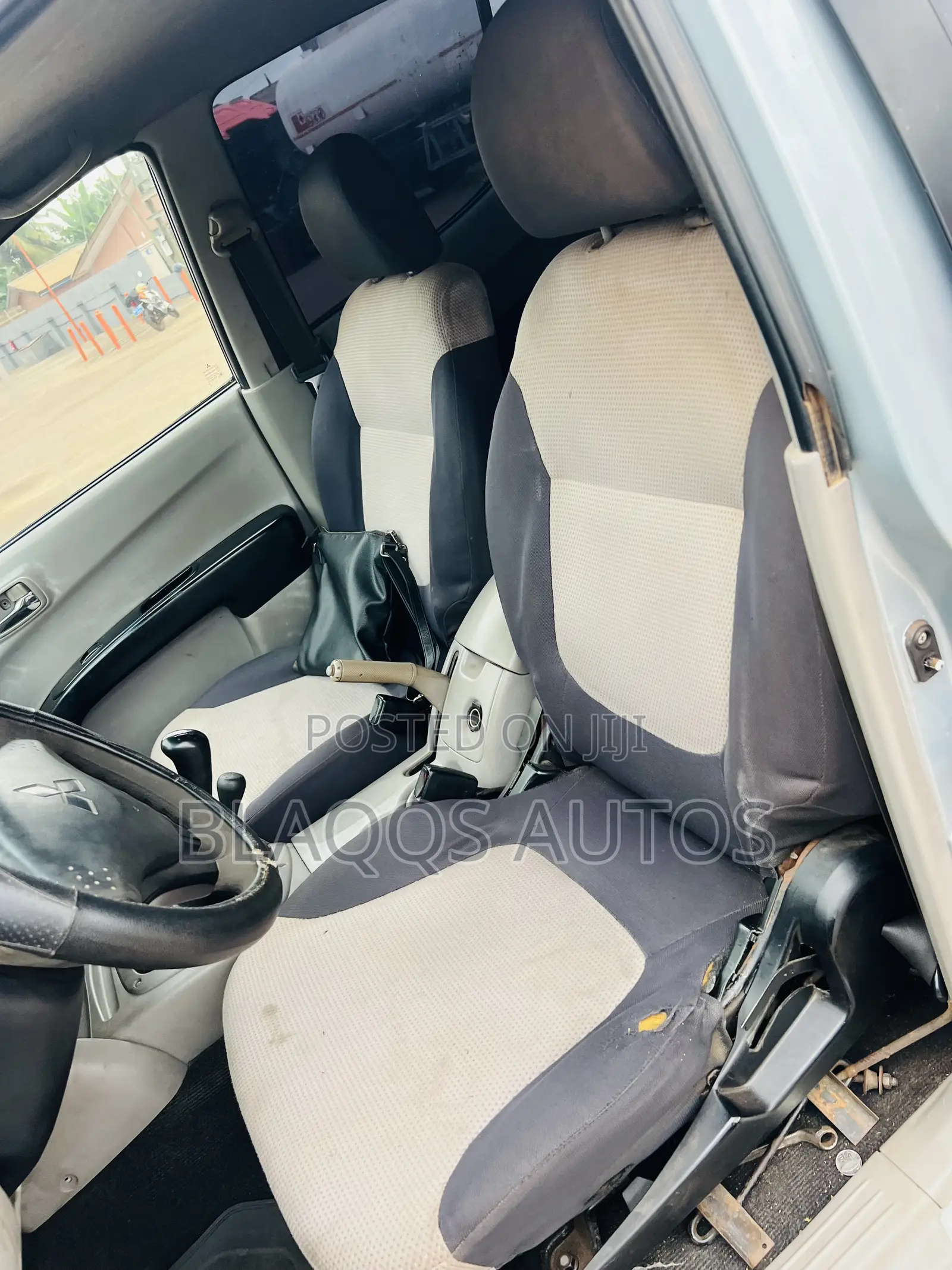 Mitsubishi L200 2009 Gray