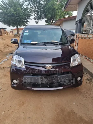 Toyota Sienta 2012 Brown