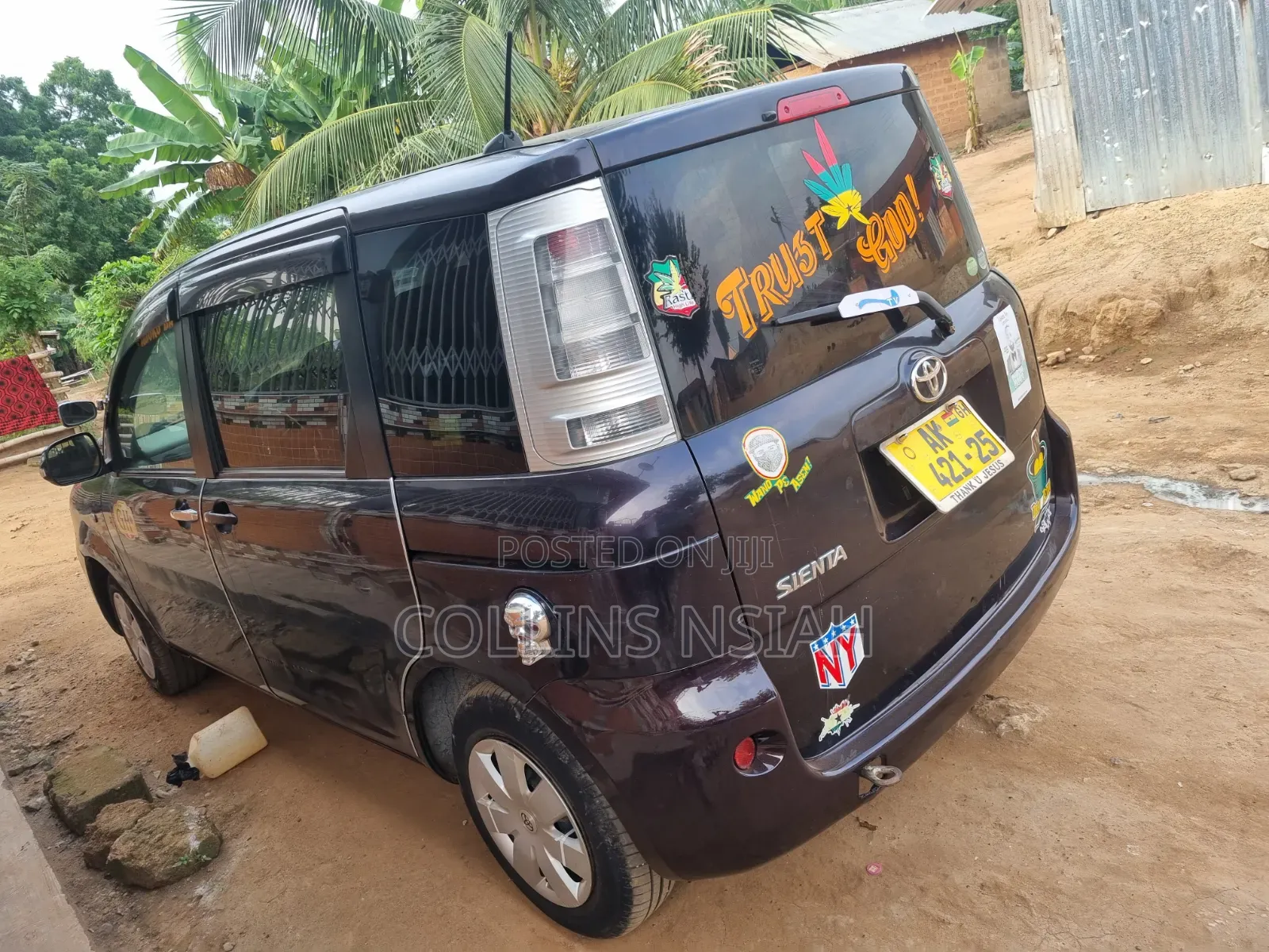 Toyota Sienta 2012 Brown