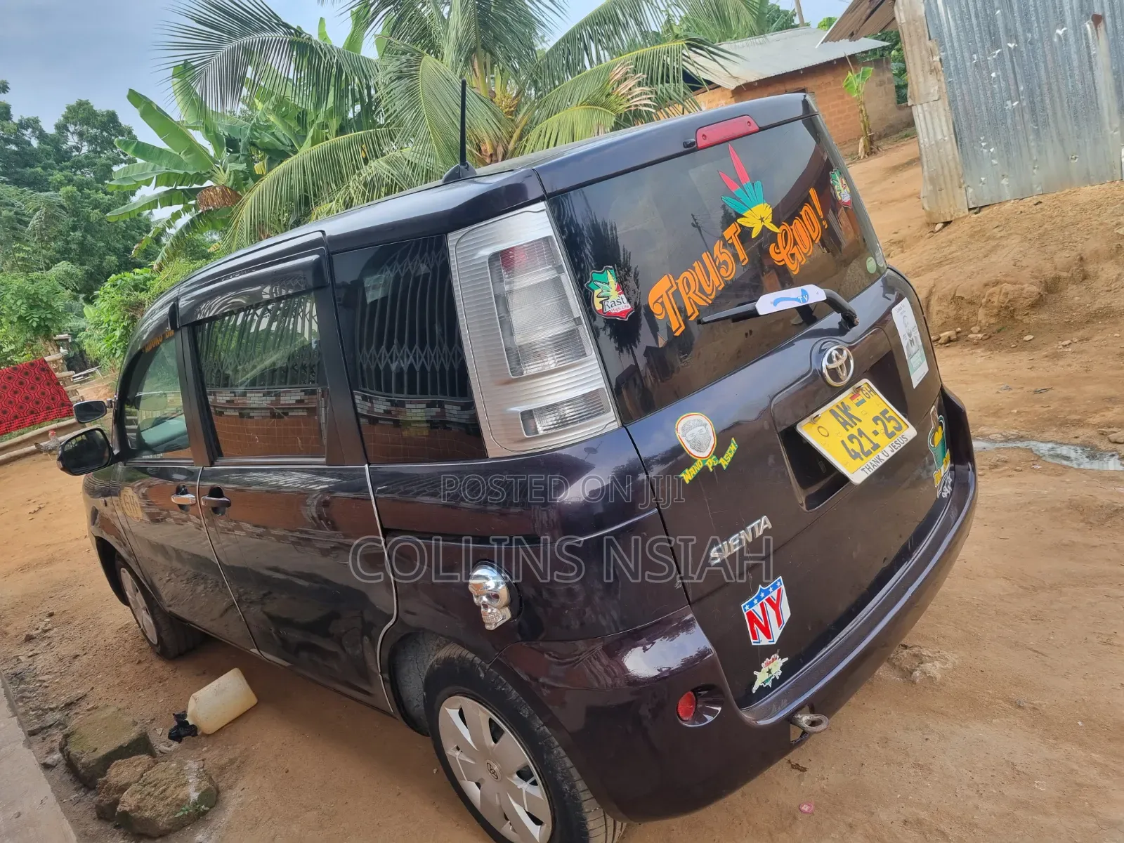 Toyota Sienta 2012 Brown