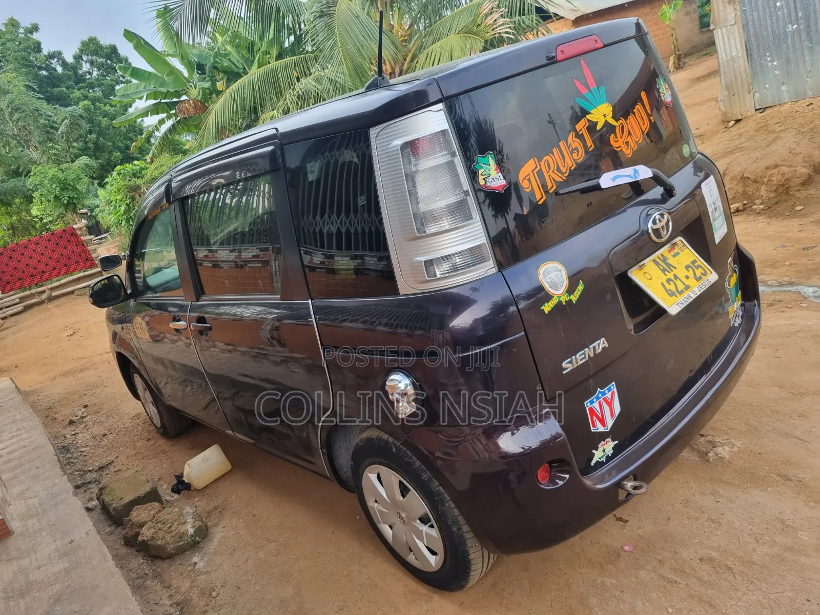 Toyota Sienta 2012 Brown