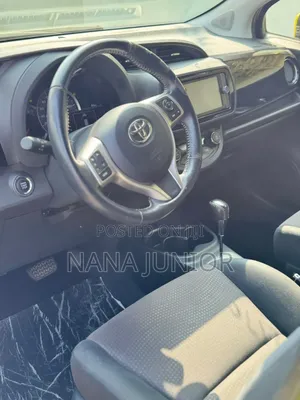 Toyota Vitz 2015 Yellow