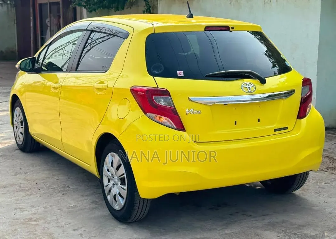 Toyota Vitz 2015 Yellow
