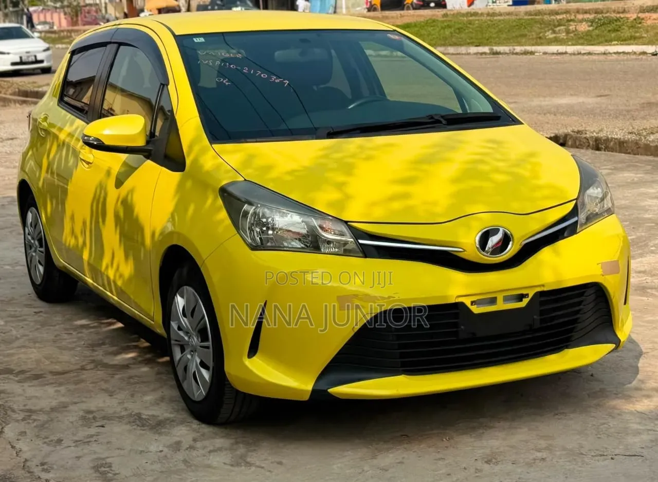 Toyota Vitz 2015 Yellow