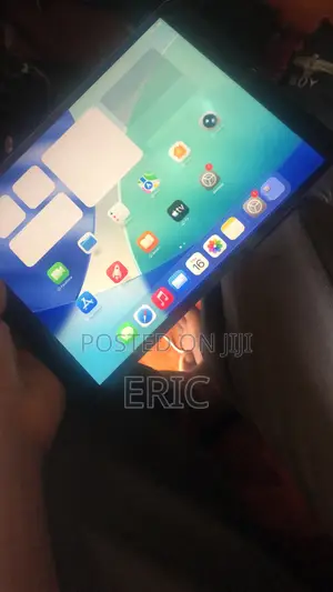 Apple iPad Air 64 GB Gray