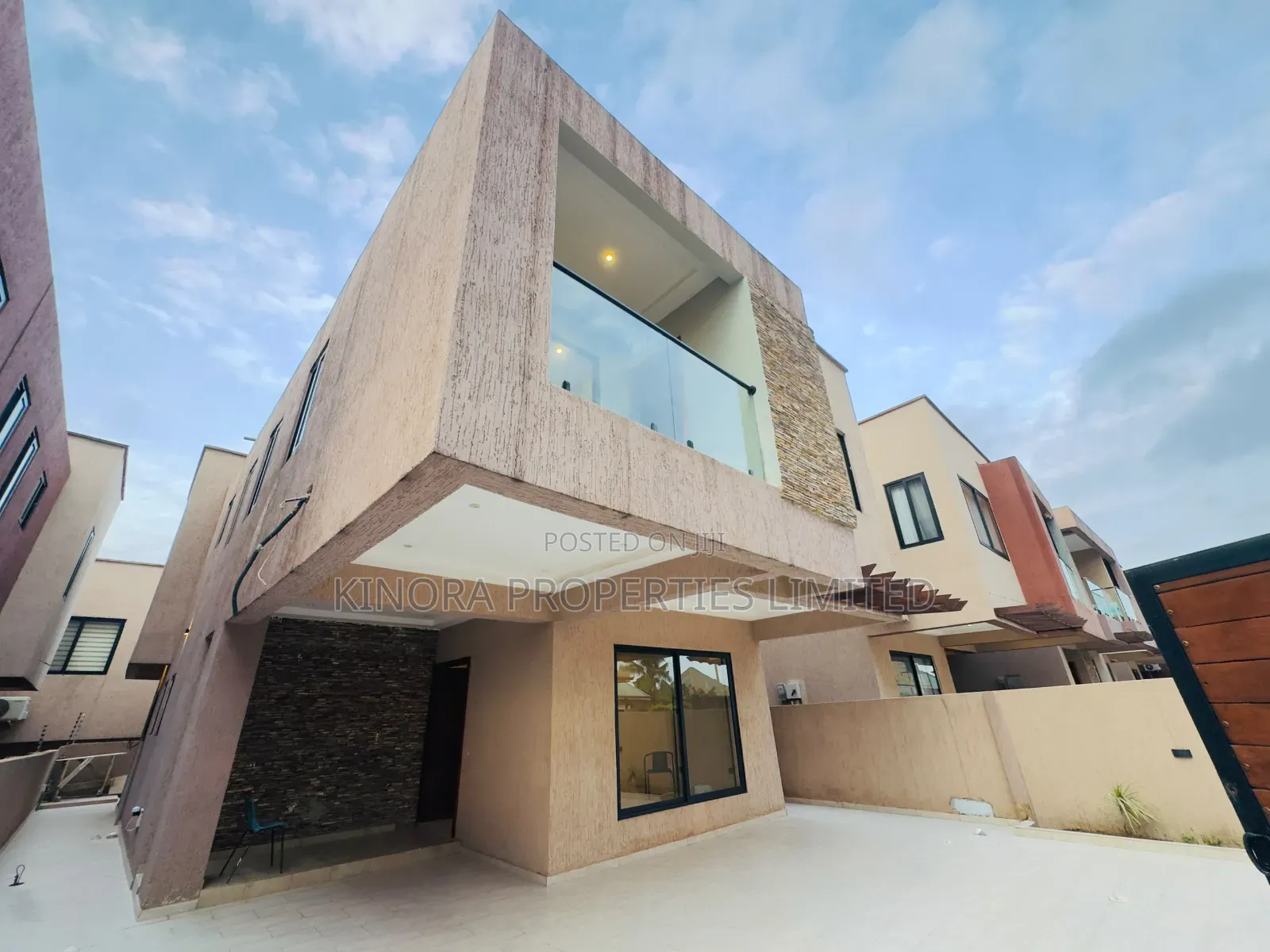 4bdrm Duplex in Hatso Kfc, Papao for sale
