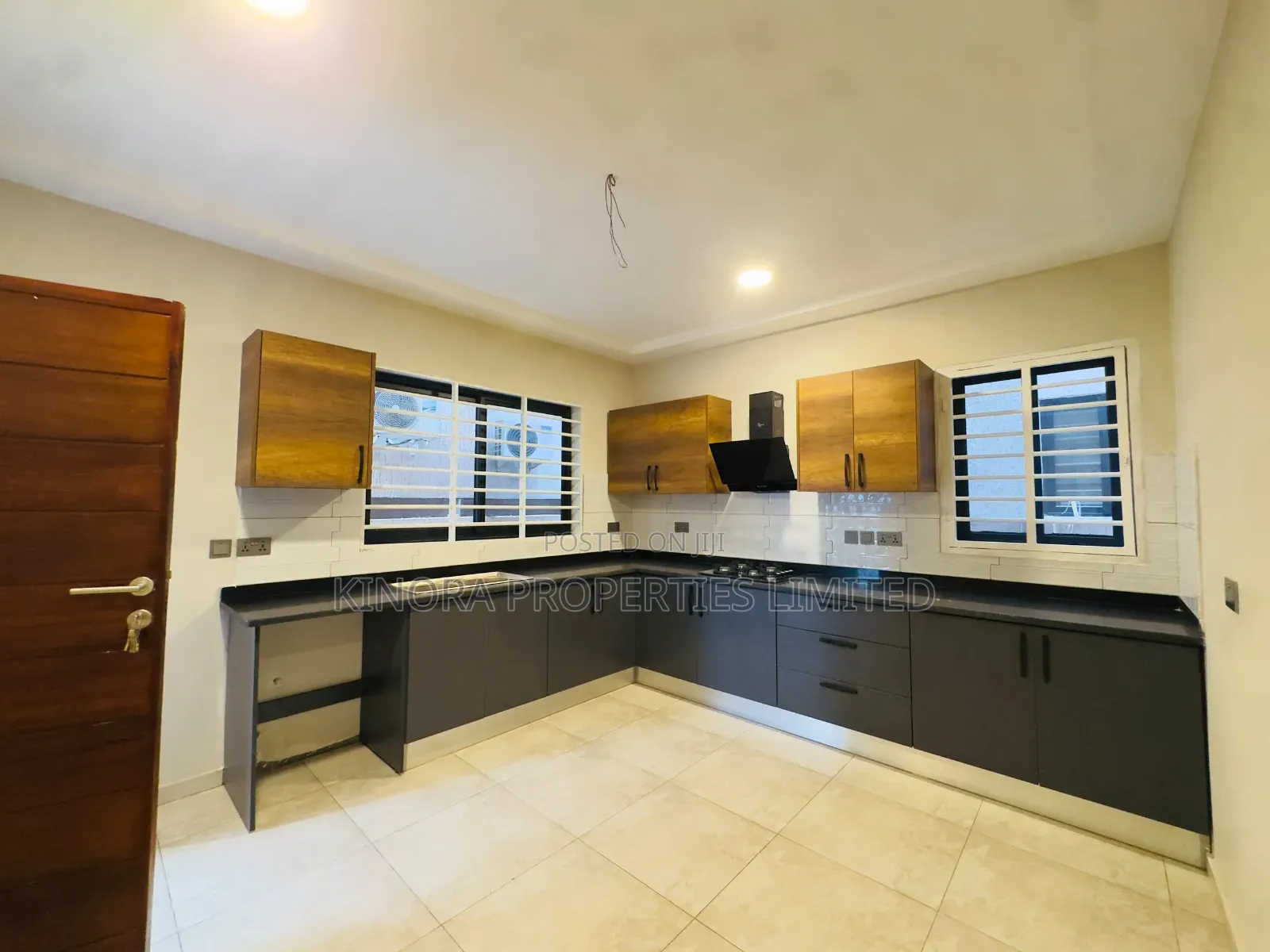 4bdrm Duplex in Hatso Kfc, Papao for sale