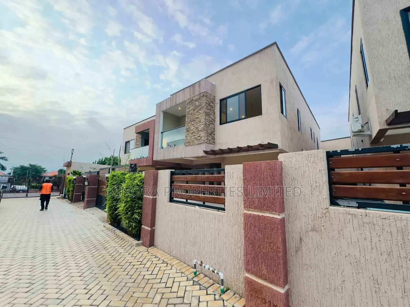 4bdrm Duplex in Hatso Kfc, Papao for sale