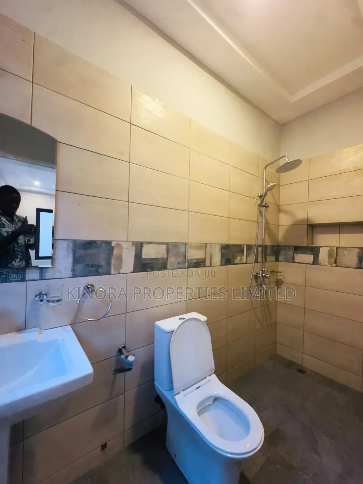 4bdrm Duplex in Hatso Kfc, Papao for sale