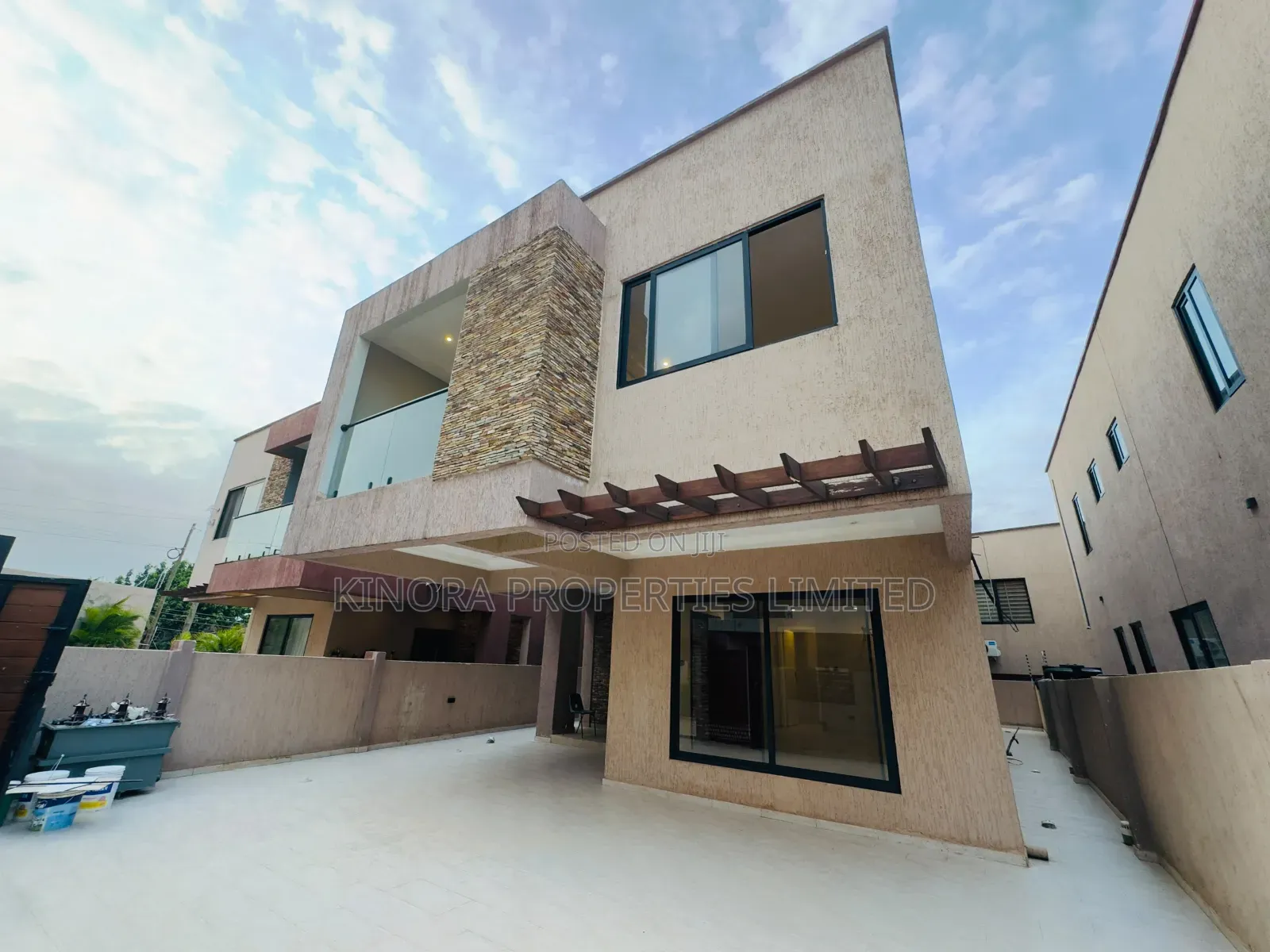 4bdrm Duplex in Hatso Kfc, Papao for sale