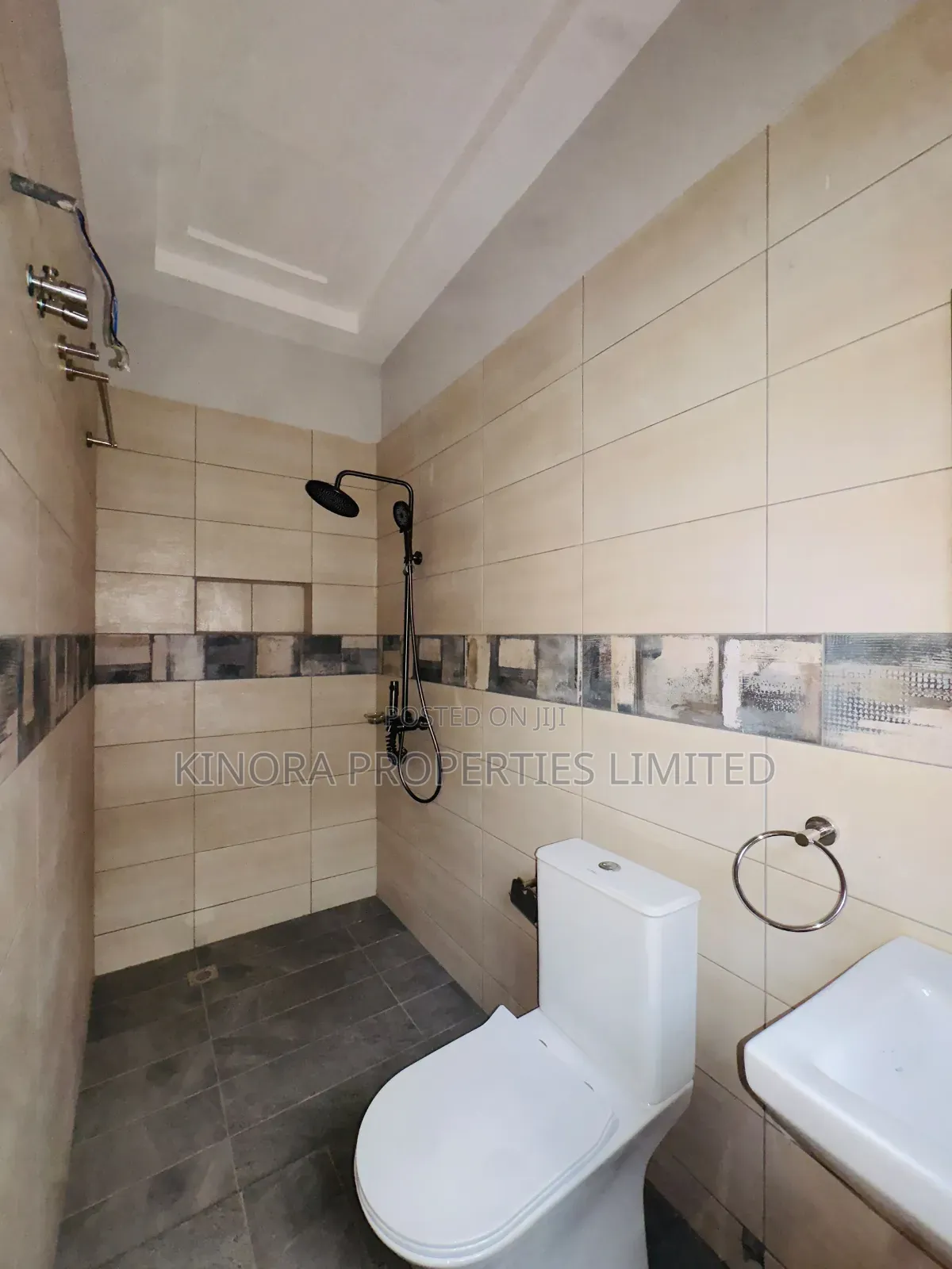 4bdrm Duplex in Hatso Kfc, Papao for sale