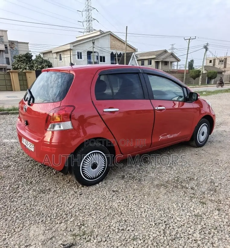 Toyota Vitz 2010 Red