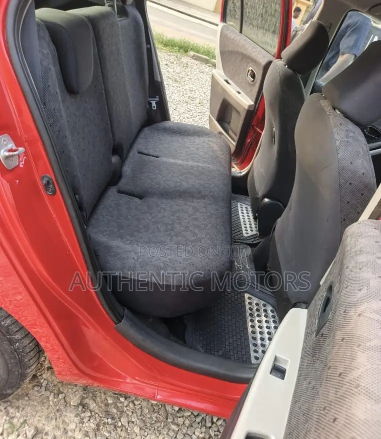 Toyota Vitz 2010 Red