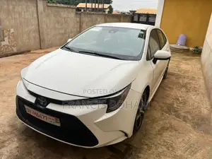 Toyota Corolla LE 2021 White